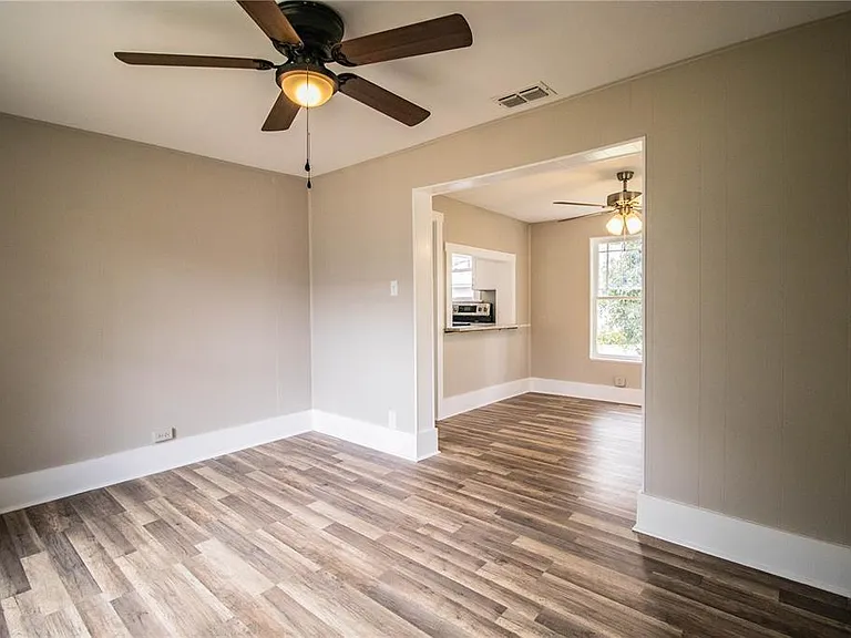 910 Oakhill St #1 — Photo 8