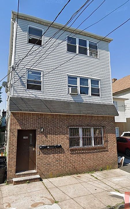 2nd image of 150 Magnolia Ave