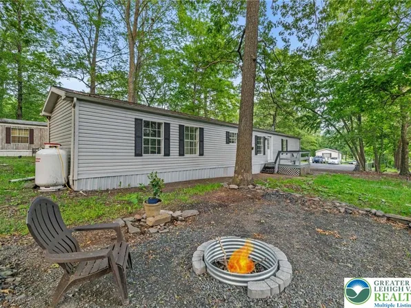 7810 Dougherty Dr, East Stroudsburg, PA 18302