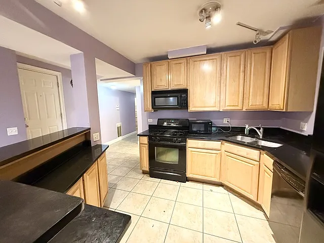 2 bed, 1200 sqft, $1,500 — Photo 3