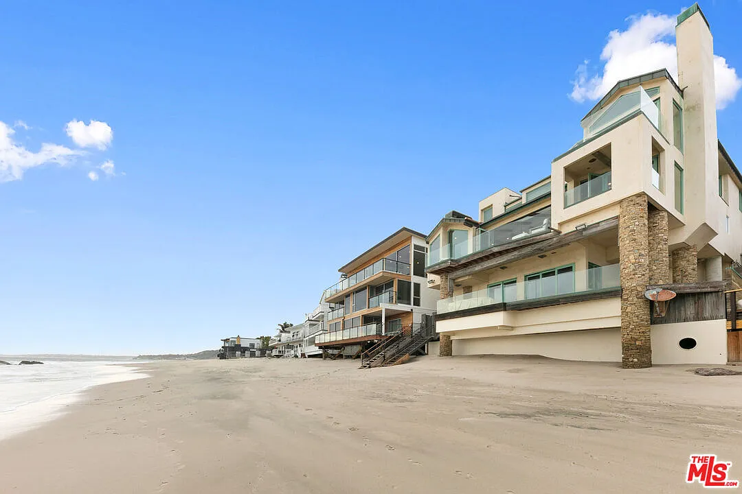 3 bed, 4.5 bath, 3375 sqft, $50,000 — Photo 1