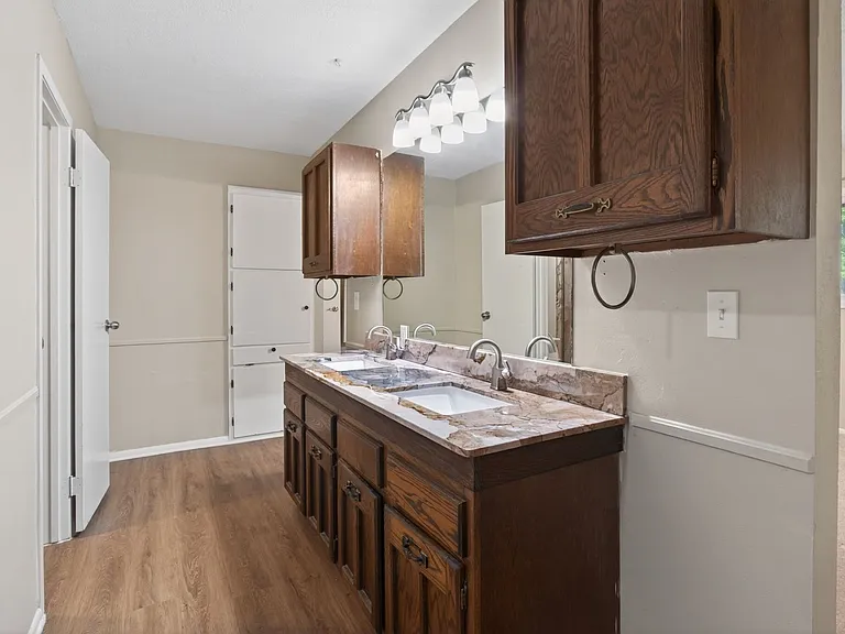 4202 Indian Creek Ct — Photo 23