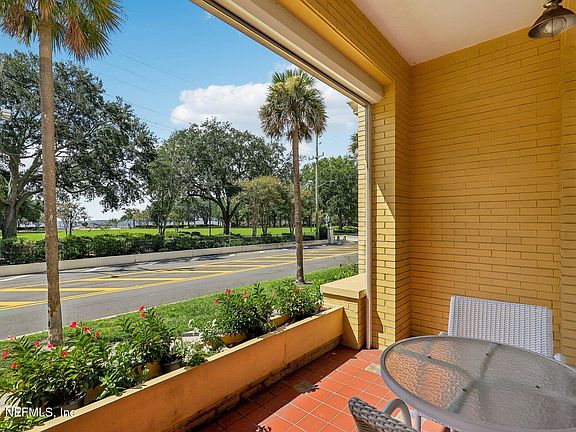 3rd image of 1613 RIVERSIDE Avenue #1