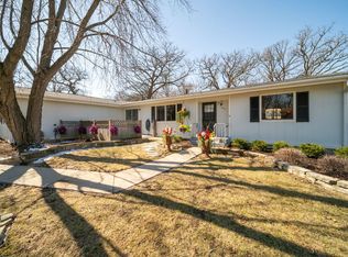915 Royal Dr #A1, McHenry, IL 60050