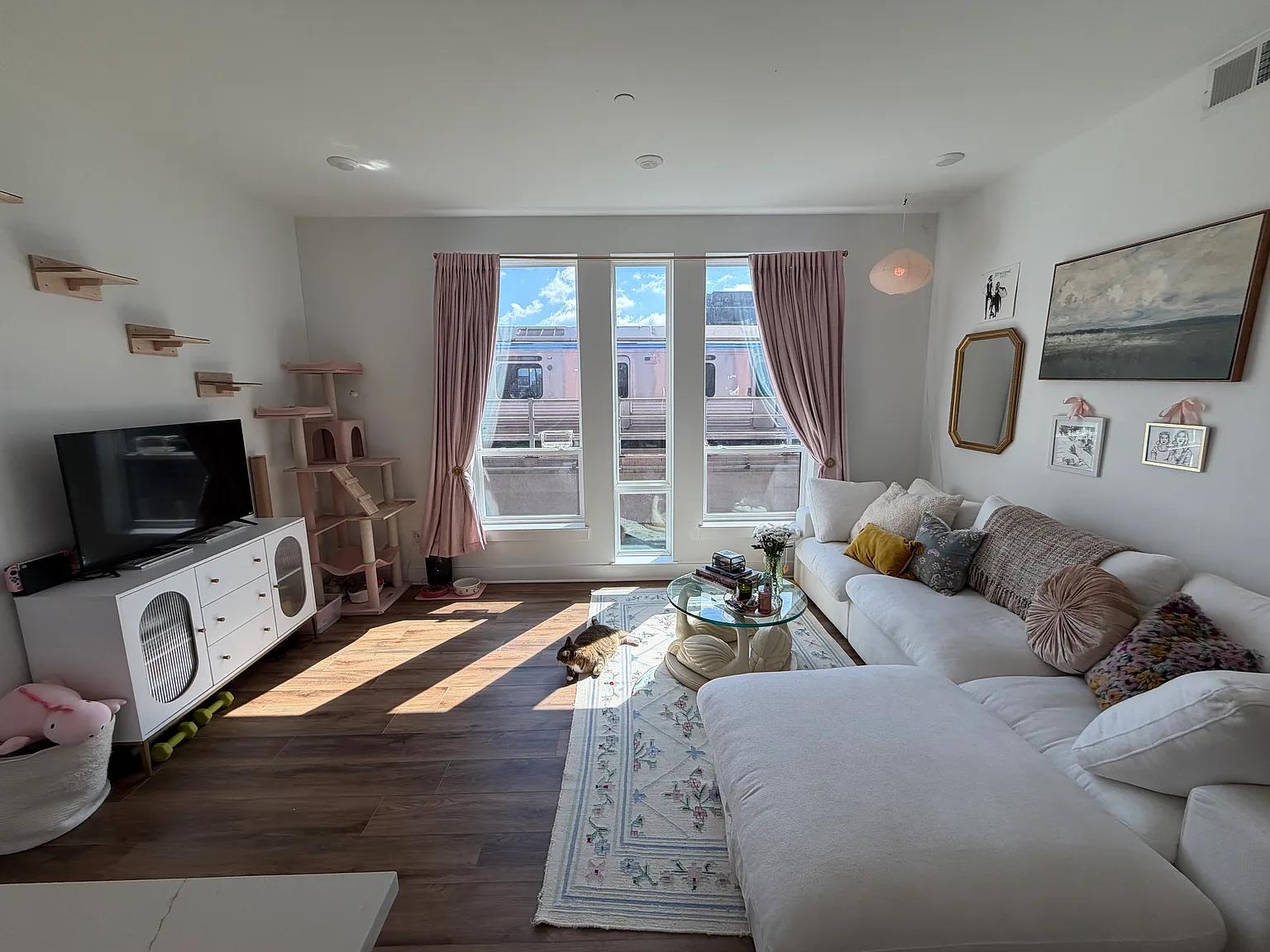 2-bedroom, 2 Bath Apartment on Front Street. Large Modern space in a vibrant area! — Photo 1