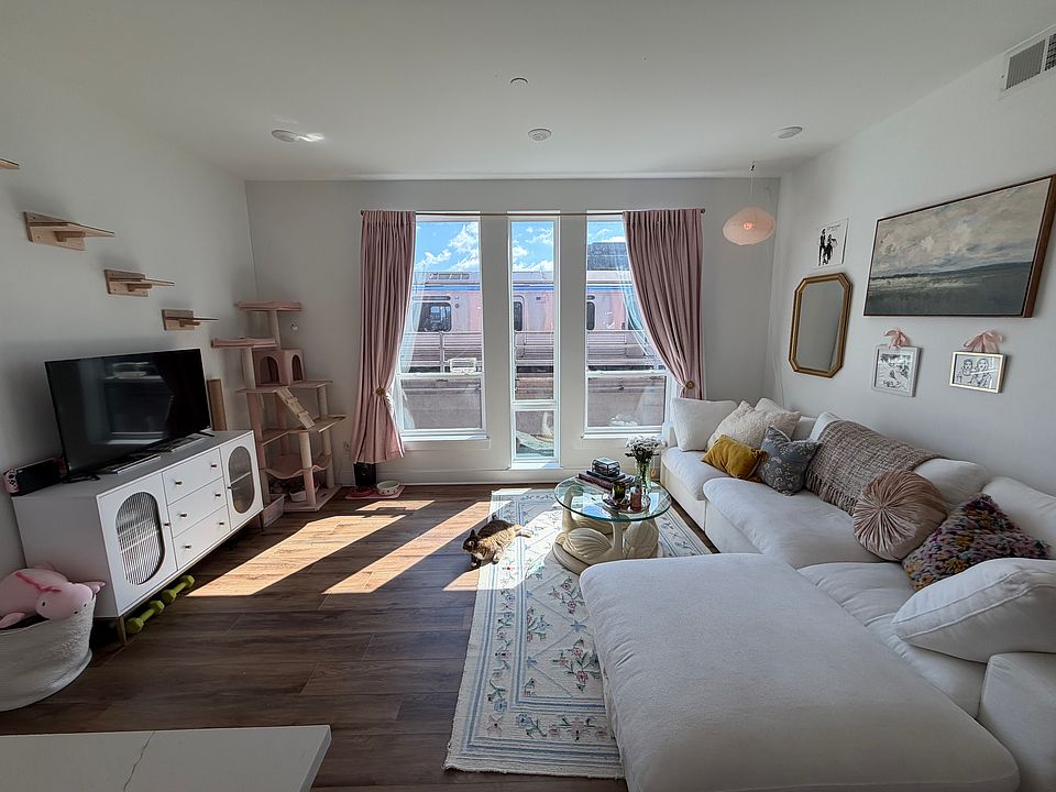 1st image of 2214 N Front St #304