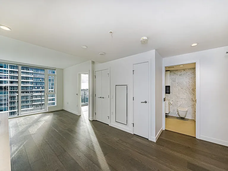6000 McKay Ave #22XX — Photo 4