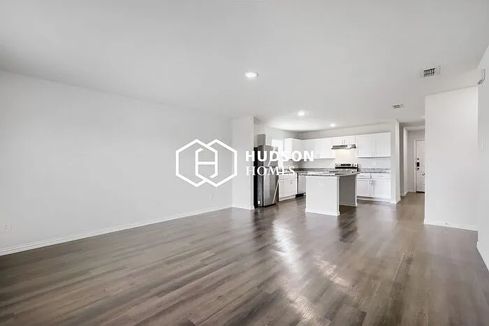 3 bed, 2.0 bath, 1197 sqft, $1,349 — Photo 4
