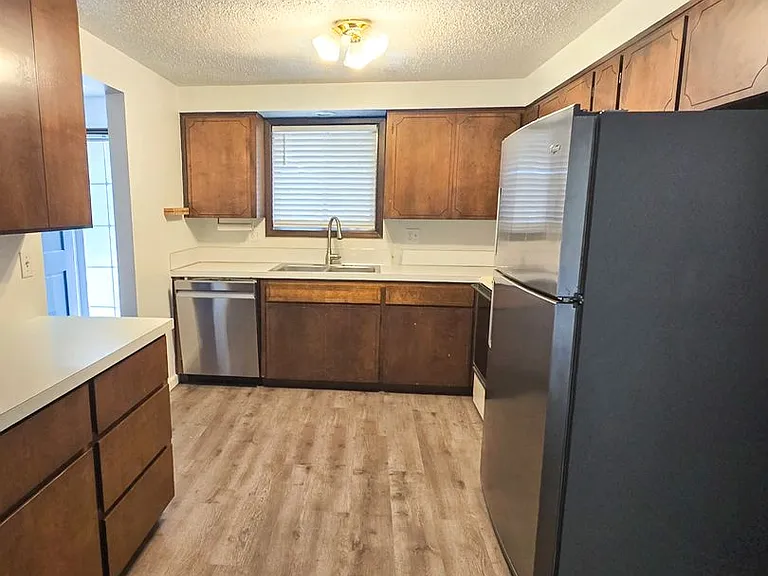 11613 Pacific Ct NE — Photo 6