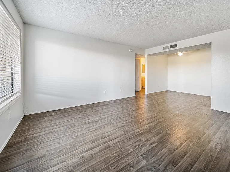 Valley View Apartments — Photo 21