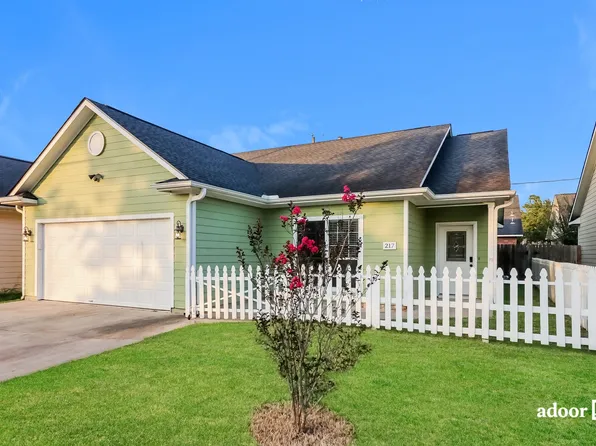 217 N Fowlkes St, Sealy, TX 77474