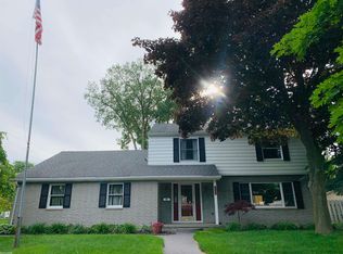 890 Indiana Ave, Marysville, MI