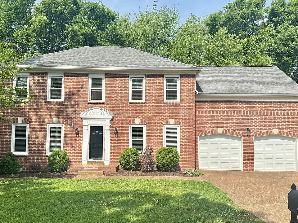 1370 Buckingham Cir