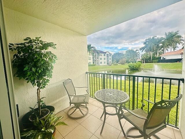 1st image of 402 Villa Cir #402