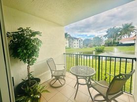 402 Villa Cir, Boynton Beach, FL