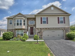 102 Hollow Ln, Dillsburg, PA 17019