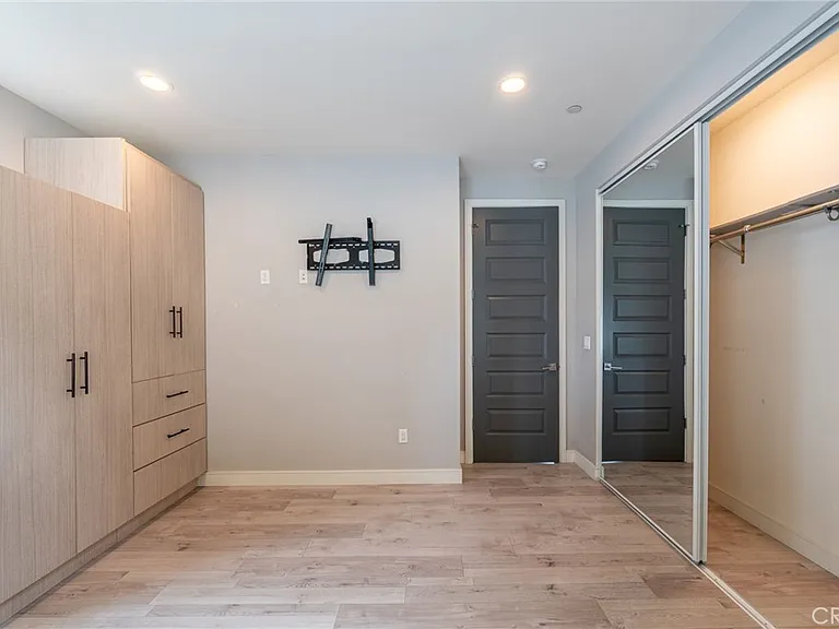 6938 Peach Ave — Photo 13