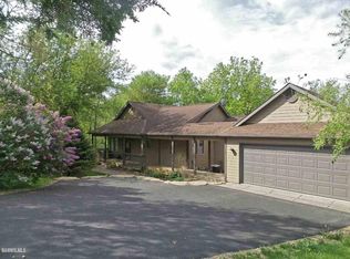 4 Laurel Ct, Galena, IL 61036