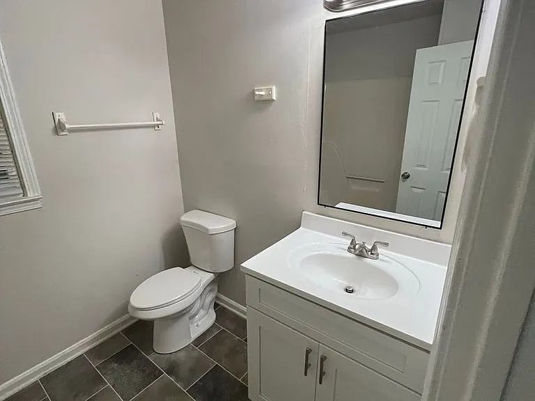 369-371 Freeport Drive — Photo 10