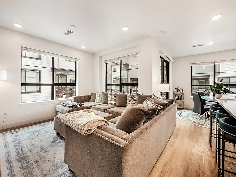 2042 S Holly St #1 — Photo 7