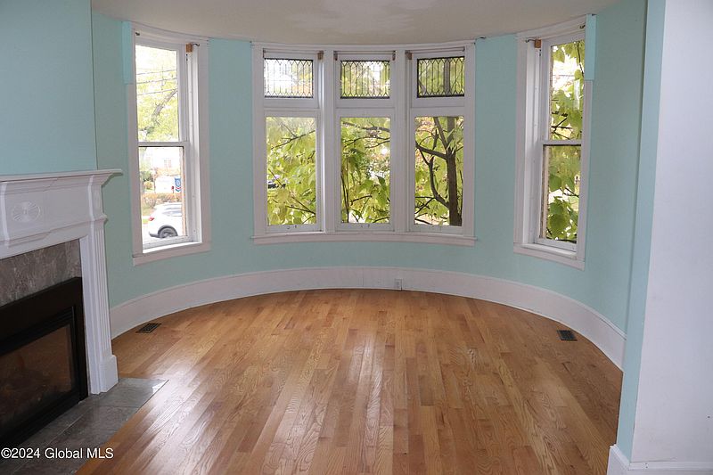 4th image of 1236 Union Street