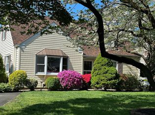 422 Bensal Rd, Hatboro, PA 19040