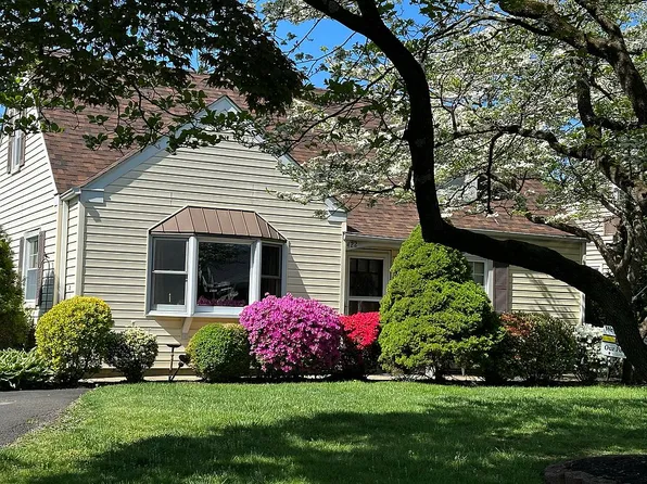 422 Bensal Rd, Hatboro, PA 19040