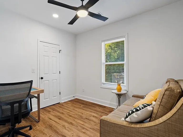 2352 Herring Rd SW — Photo 23