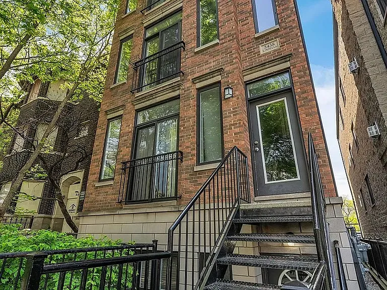 5438 S Indiana Ave — Photo 1