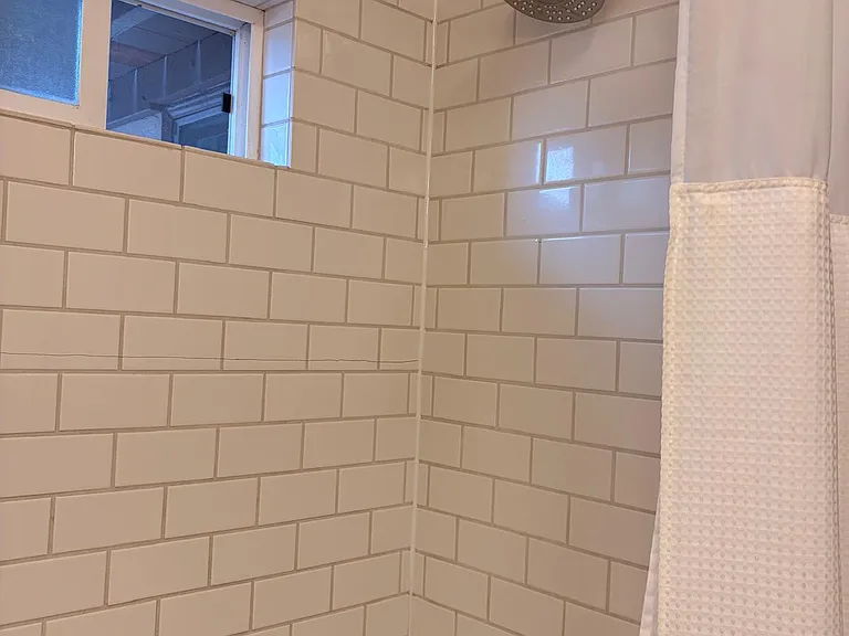 70 Roswell Ave — Photo 15