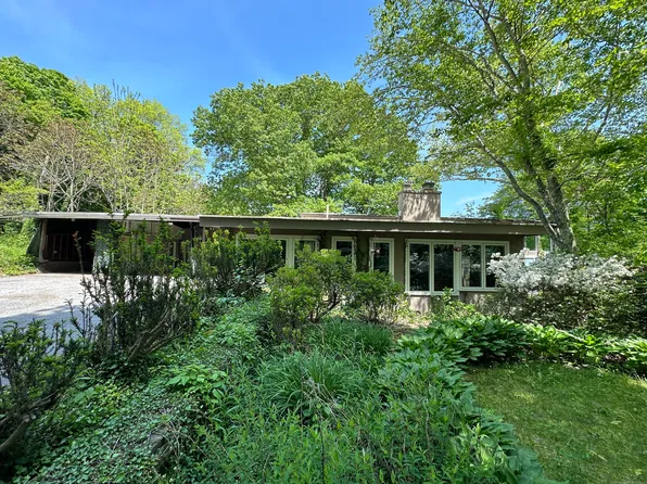 1221 Racebrook Road, Woodbridge, CT 06525