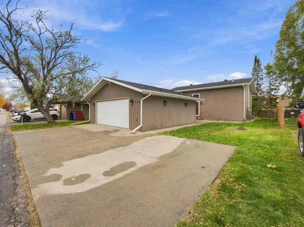 2003 32nd Ave S, Fargo, ND 58103
