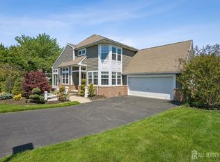 15 Cypress Point Ln, Monroe Township, NJ 08831