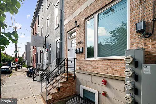 2408 W Thompson St #1 Photo 1
