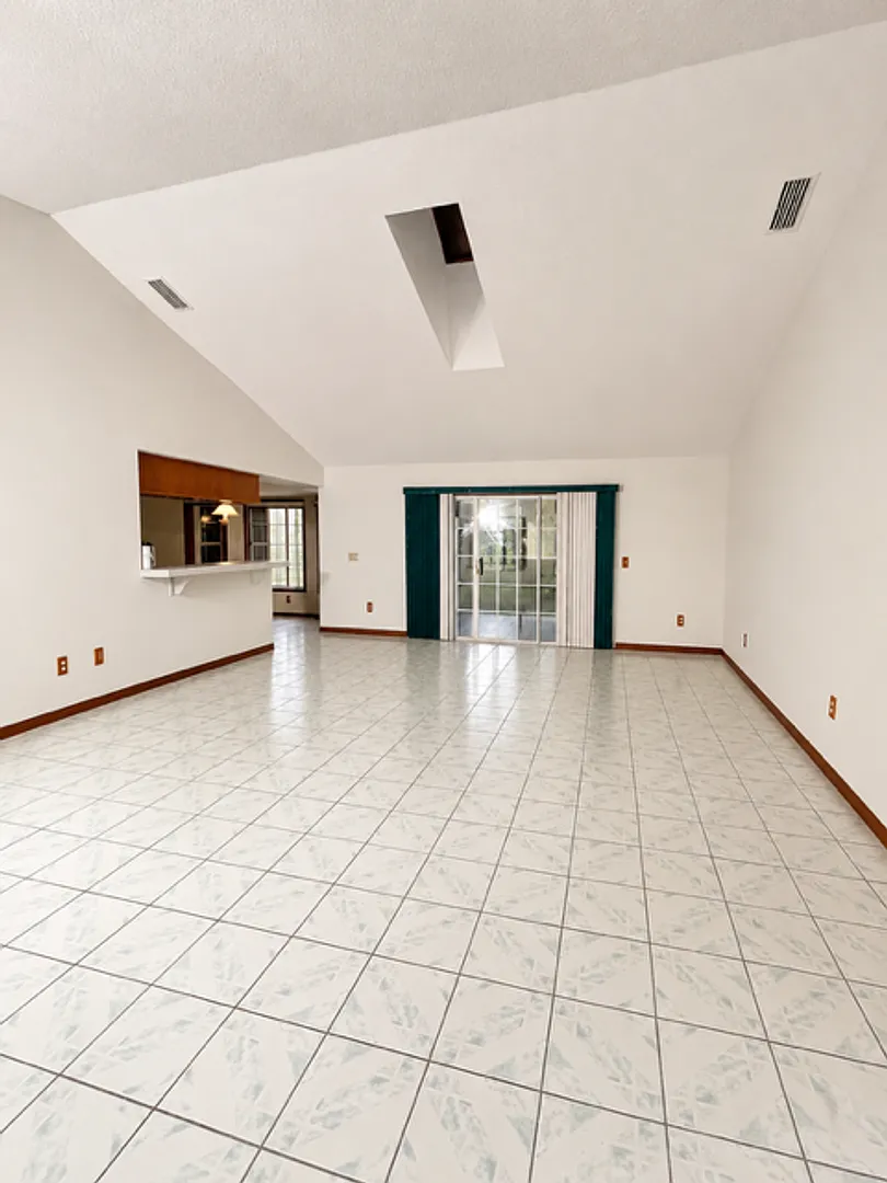 1st Month Free Rent 3 Bed 2 Bath Home With 2 Car Garage | Pet Friendly With Fenced Yard | Washer ... — Photo 4