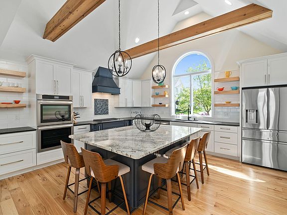 5th image of 64 S Riverview St