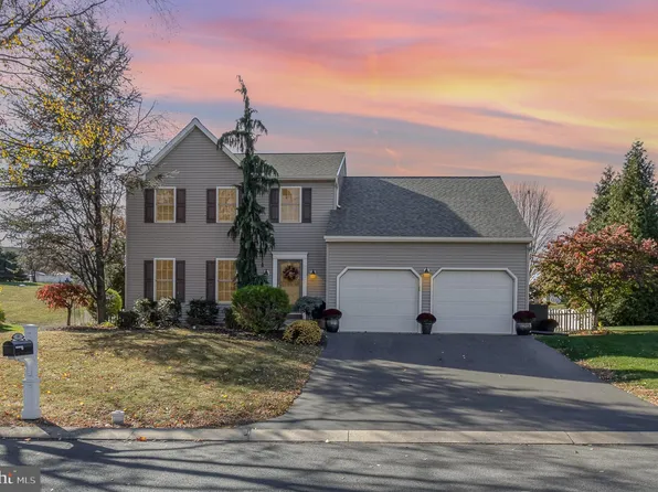10 Fox Run Ter, Lititz, PA 17543