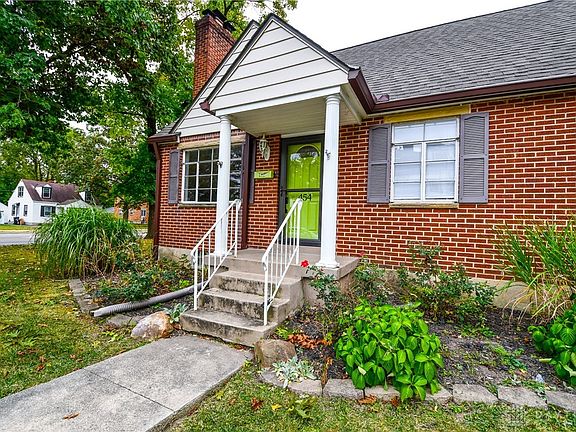 4th image of 454 Corona Ave