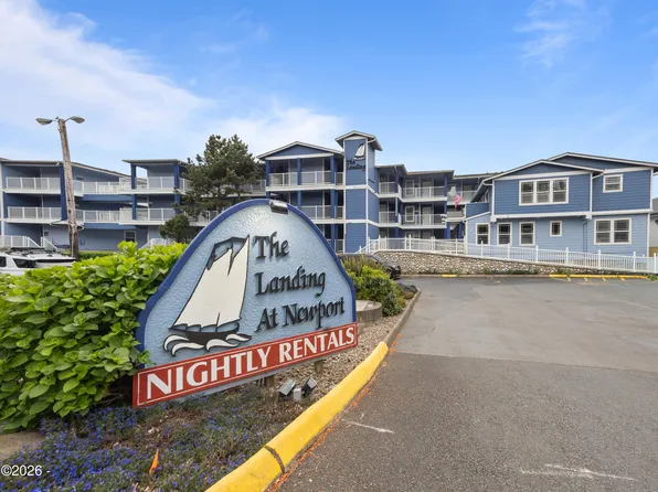 890 SE Bay Blvd #206, Newport, OR 97365