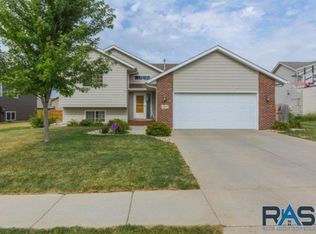 5209 S Arden Ave, Sioux Falls, SD 57108