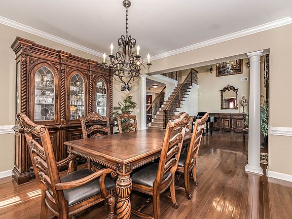 011_Dining Room