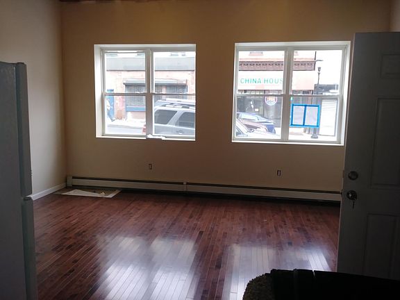 3rd image of 194 Ashburton Ave #1