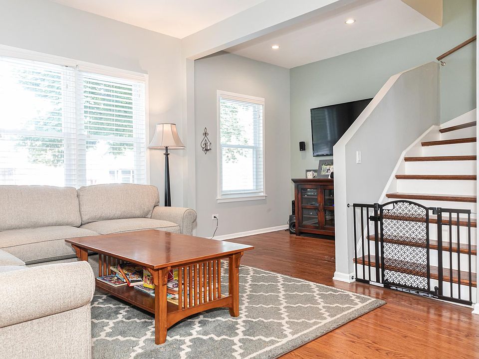1st image of 3113 N Washtenaw Ave #2