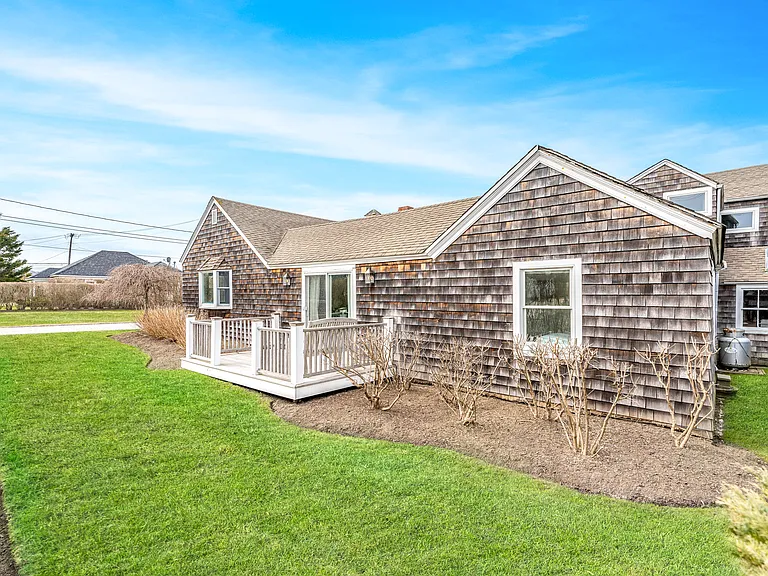Dune Rd — Photo 1