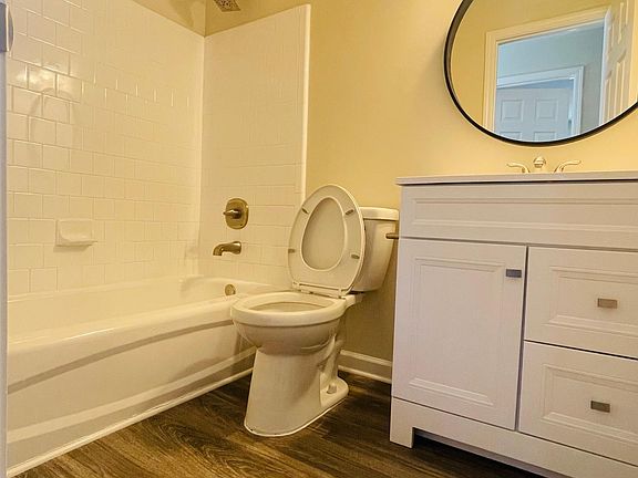 5th image of 2410 Regent Walk Dr #2413