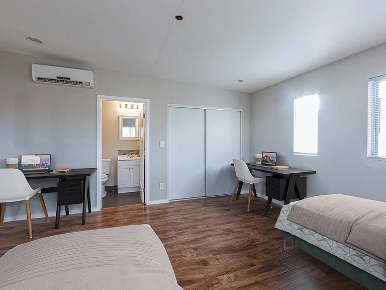 1168 W 36th Pl — Photo 19