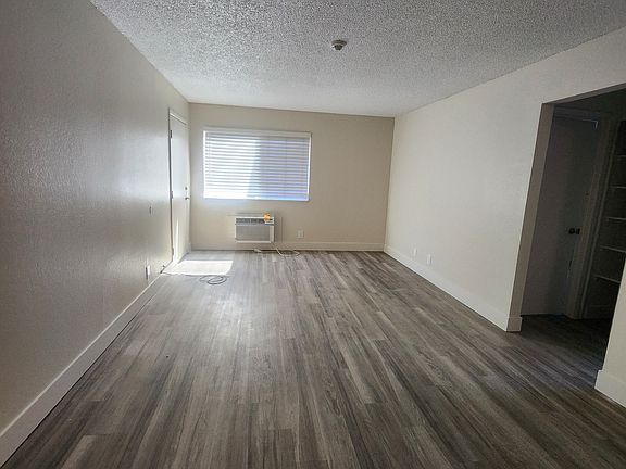 4th image of 647 Dutton Ave #11549988