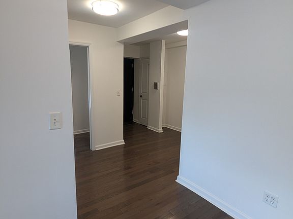 3rd image of 5611 94th St APT 6B