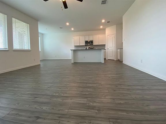 4th image of 5836 Priory Dr