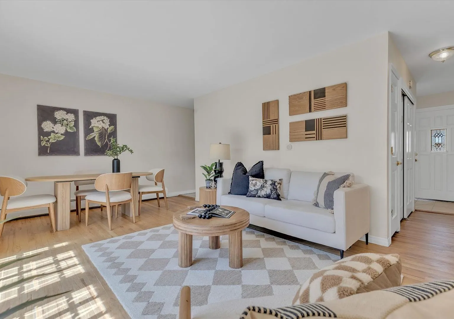 1000 Off 1st Month Rent 3BD/2BA Home in Desirable South Boulder Neighborhood - Available NOW! — Photo 2